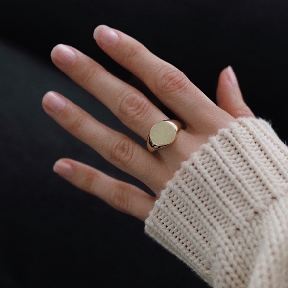 Signet Midi Ring | 14k Gold Plated - Picture 2 of 8